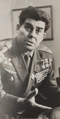 Лот из трёх фотографий советских космонавтов: